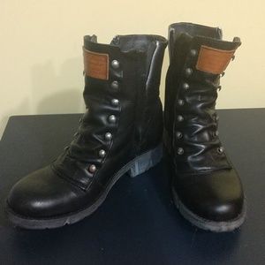 Bernie Mev zip up boot.